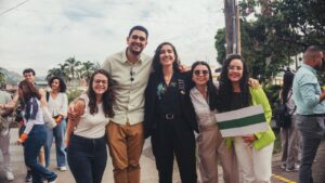 Foto del Álbum Publico de Facebook de Rodrigo Toro en la inscripción. Aparecen: Rodrigo Toro Candidato a Cámara, con varios integrantes del partido verde y la esposa del actual alcalde de Santa Rosa de Cabal, heredero político del exalcalde.